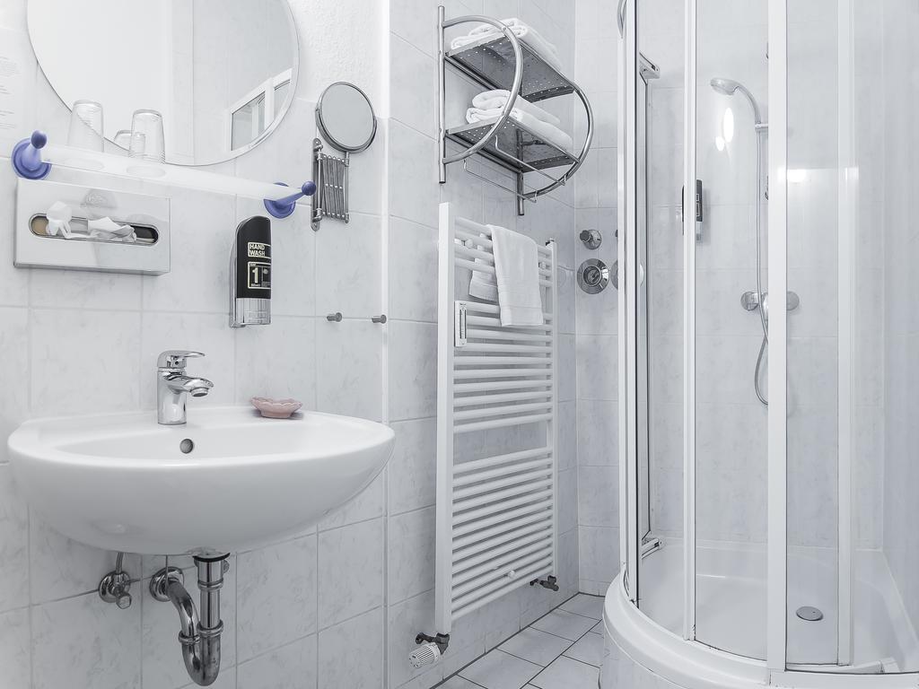 Remise Blumberg Hotel Потсдам Екстериор снимка